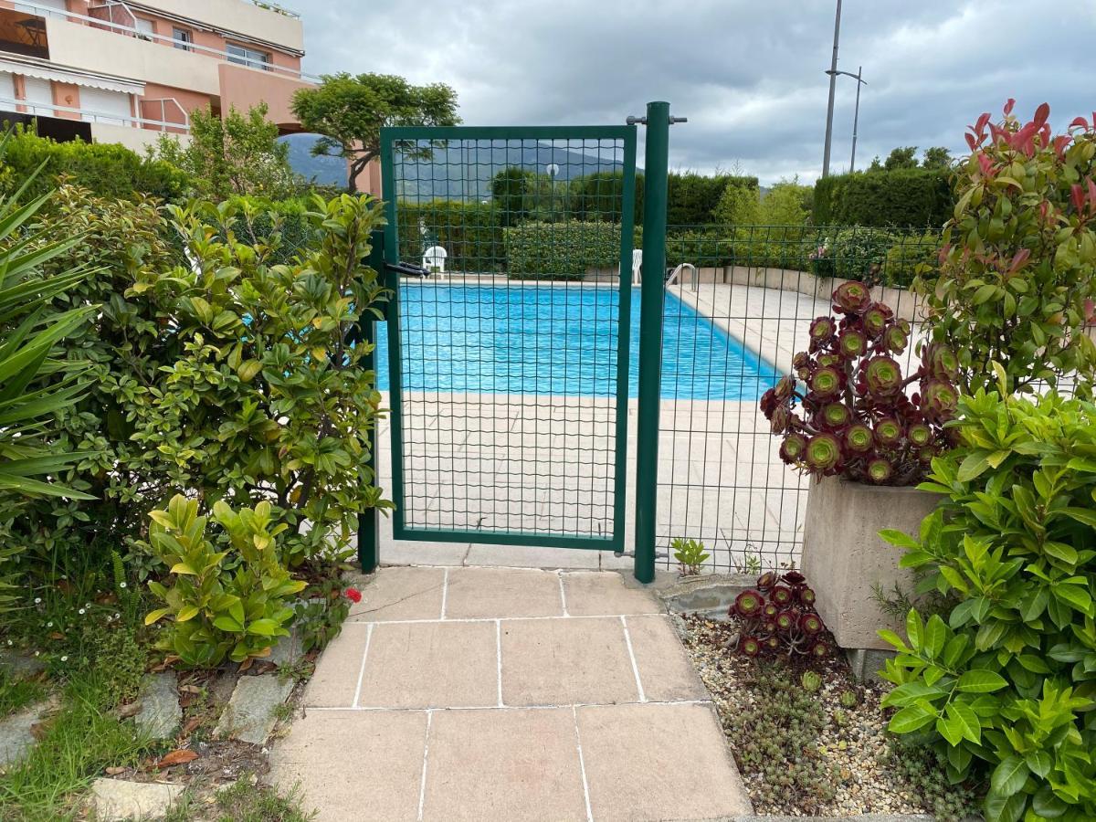 Apartament Superbe 2P Vue Mer, Ensoleille, Piscine Roquebrune-Cap-Martin Zewnętrze zdjęcie